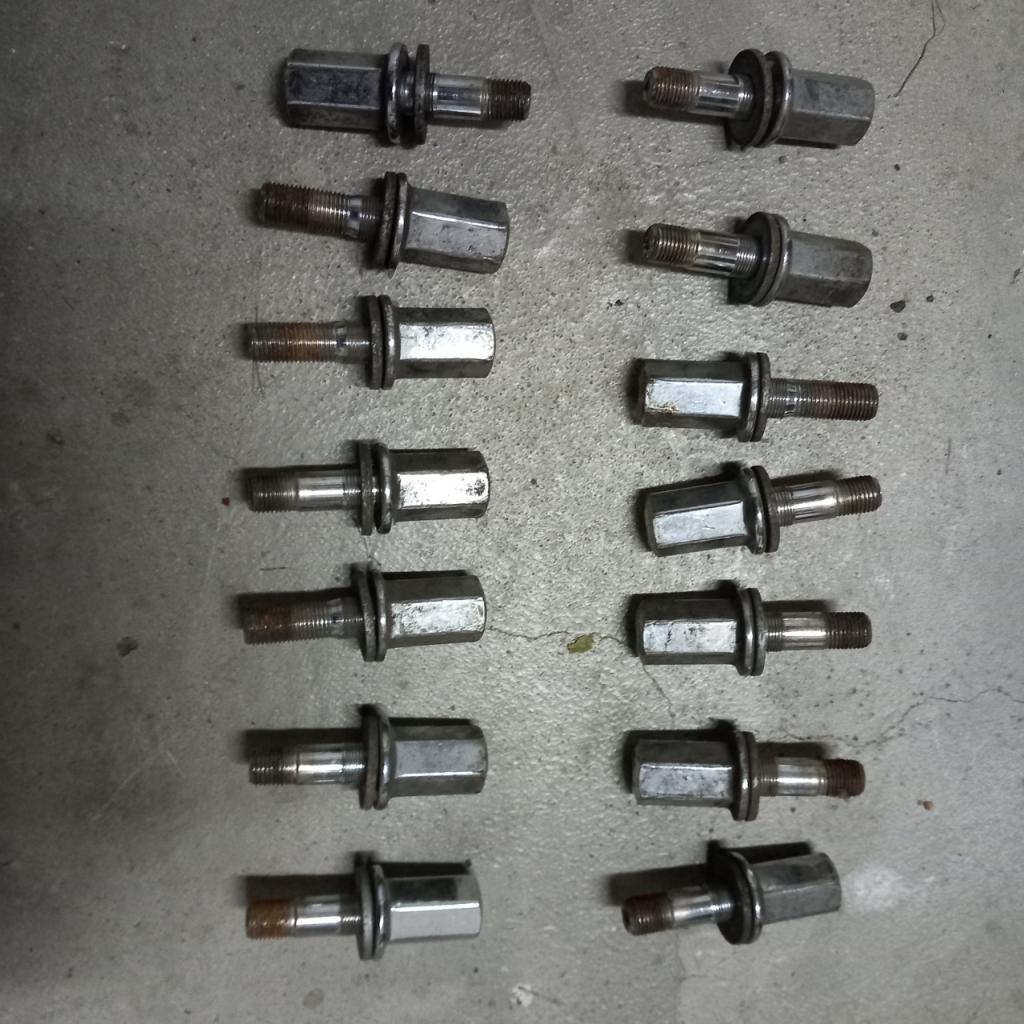 Boulon de jante 205 GTI LesAnciennes.com