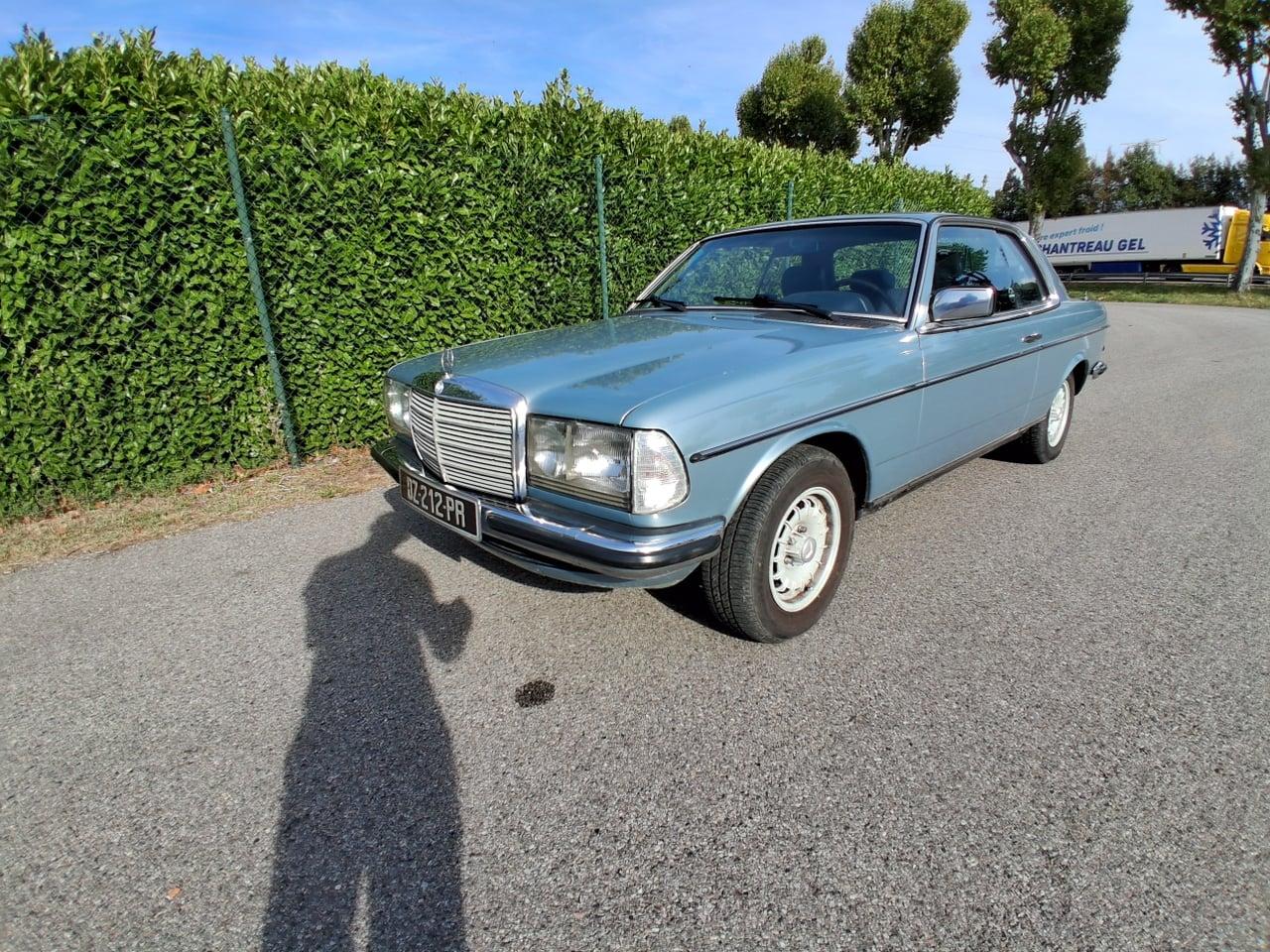 1983 Mercedes-Benz 230CE W123 LesAnciennes.com