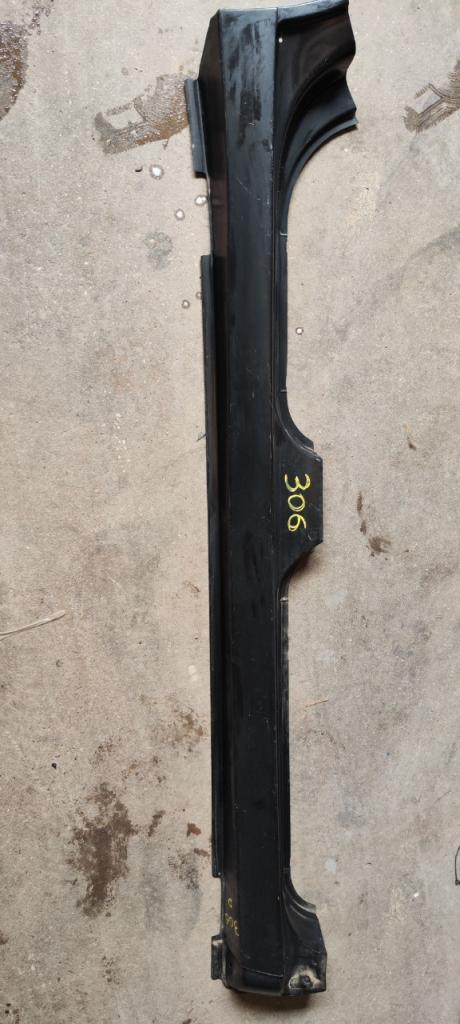 Bas de caisse Peugeot 306 neuf d'origine LesAnciennes.com