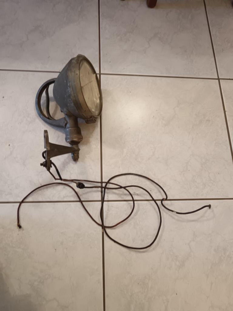 Pièces BESNARD accessoir phare projecteur LesAnciennes.com