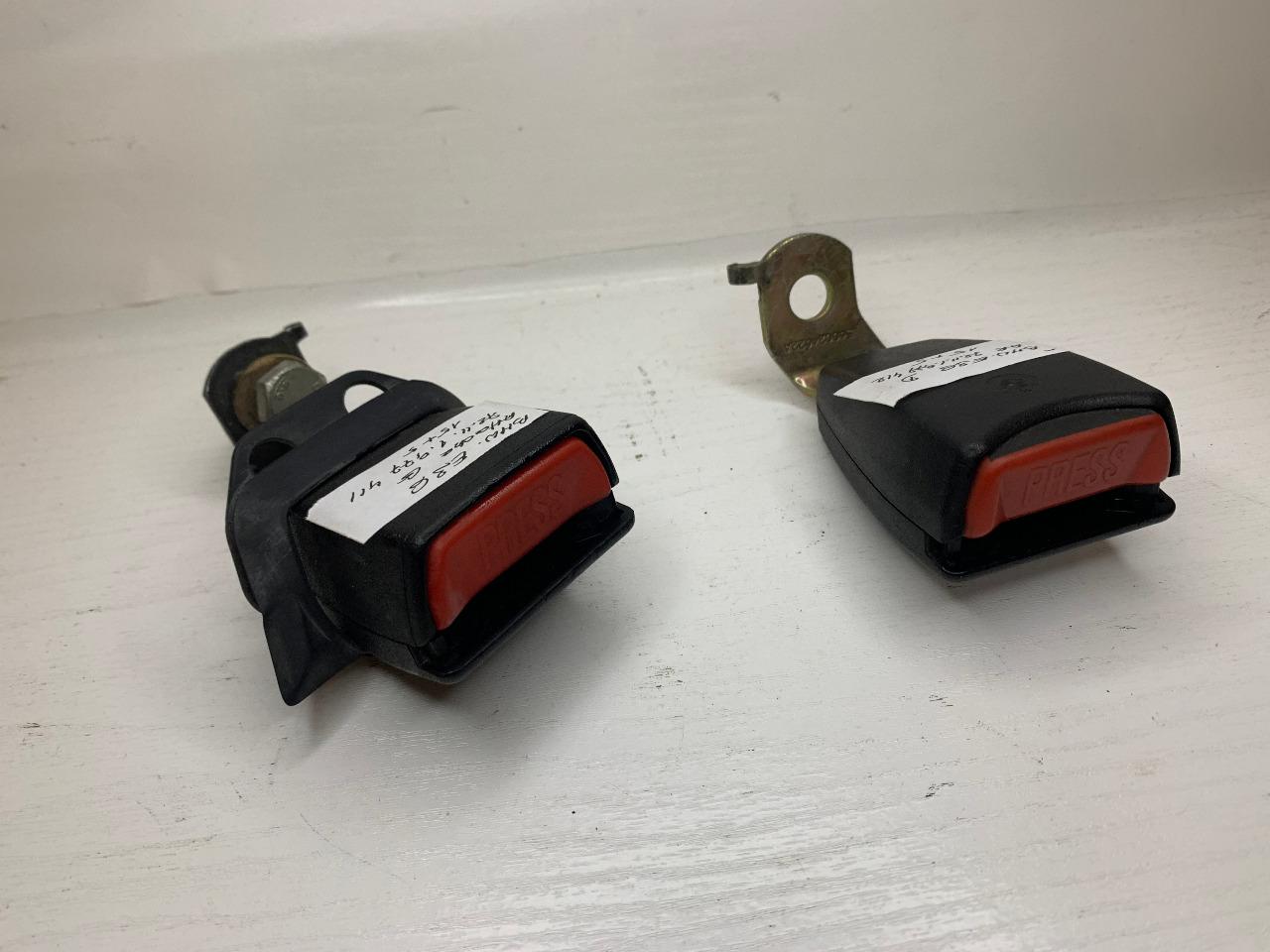 Attache ceinture AR BMW E 36 LesAnciennes.com