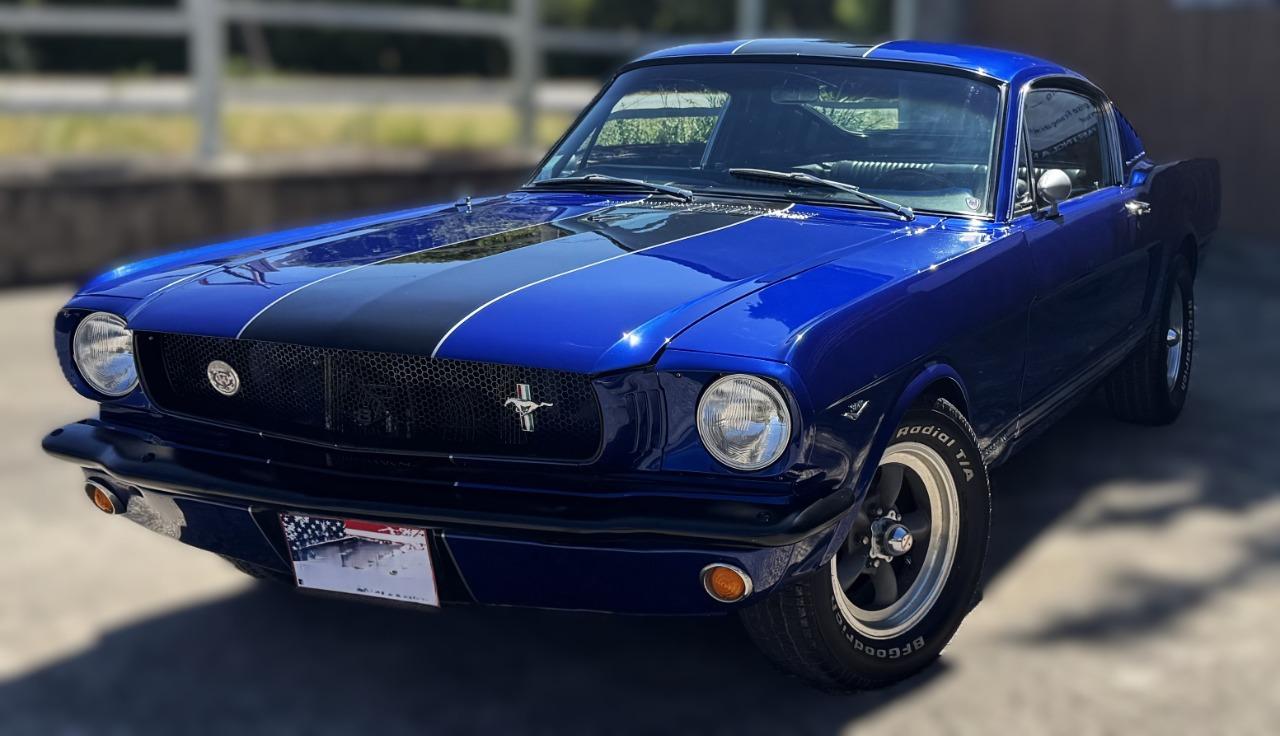 FORD Mustang FASTBACK CODE A - 1965 LesAnciennes.com