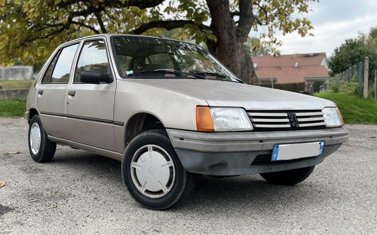PEUGEOT 205 GR - 1988 LesAnciennes.com