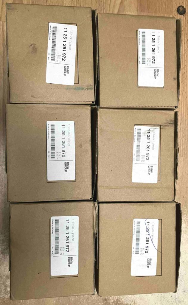 BMW E3 Si E9 CSi / iL PISTONS MAHLE 89.22 NEUFS LesAnciennes.com