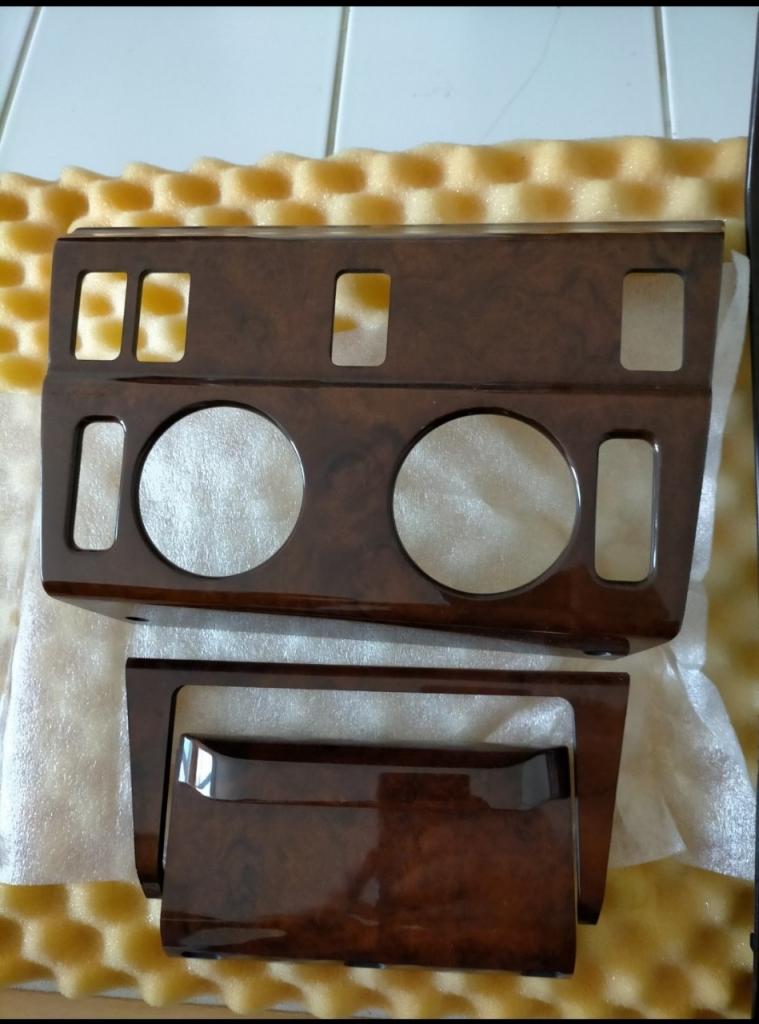 Boiseries MERCEDES 300 CE W124 LesAnciennes.com