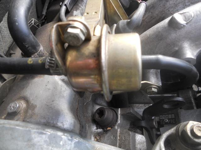 Régulateur de pression d'essence. LesAnciennes.com