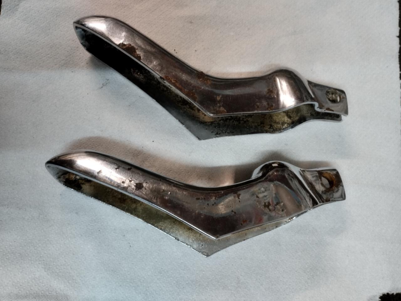 Supports phares LesAnciennes.com