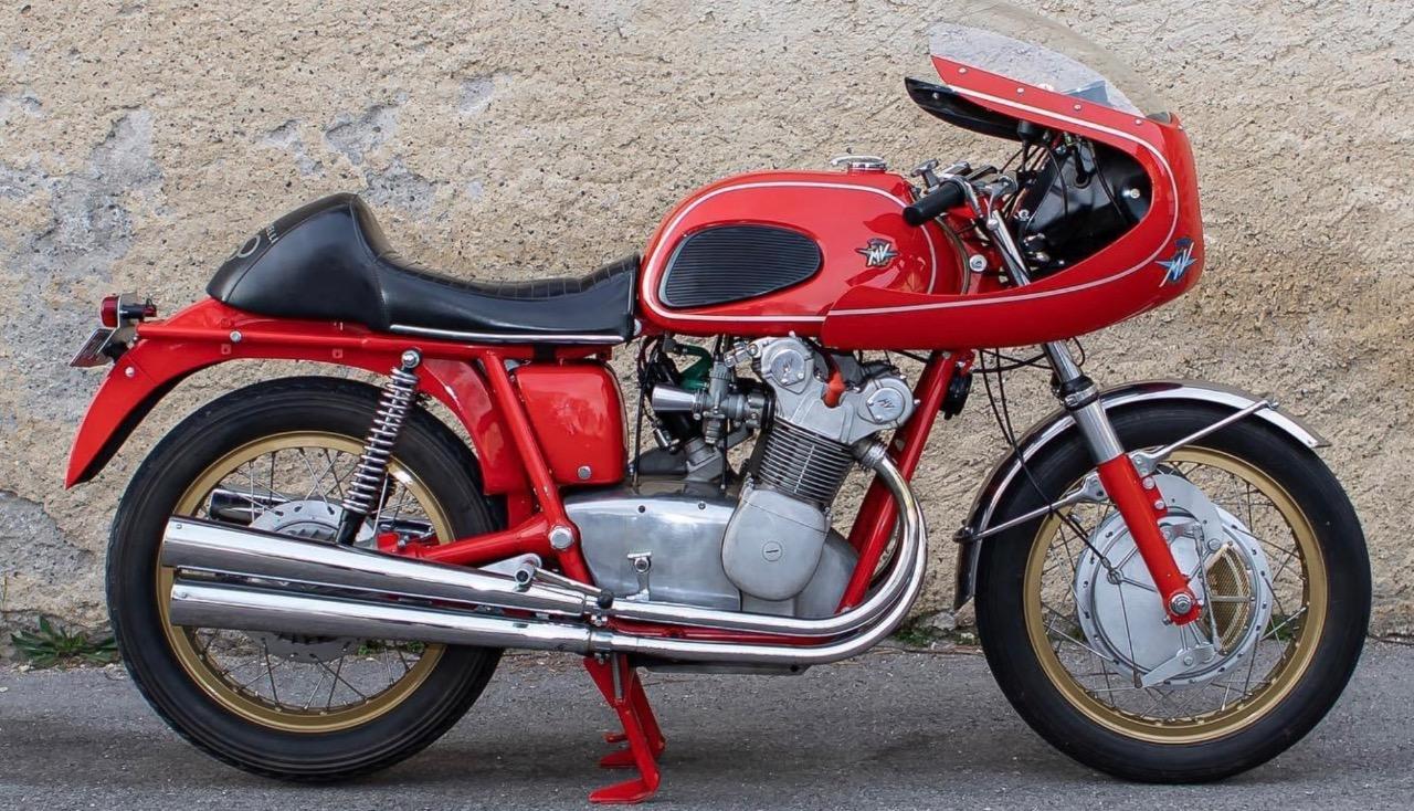 MV AGUSTA 4C6 600 - 1969 LesAnciennes.com
