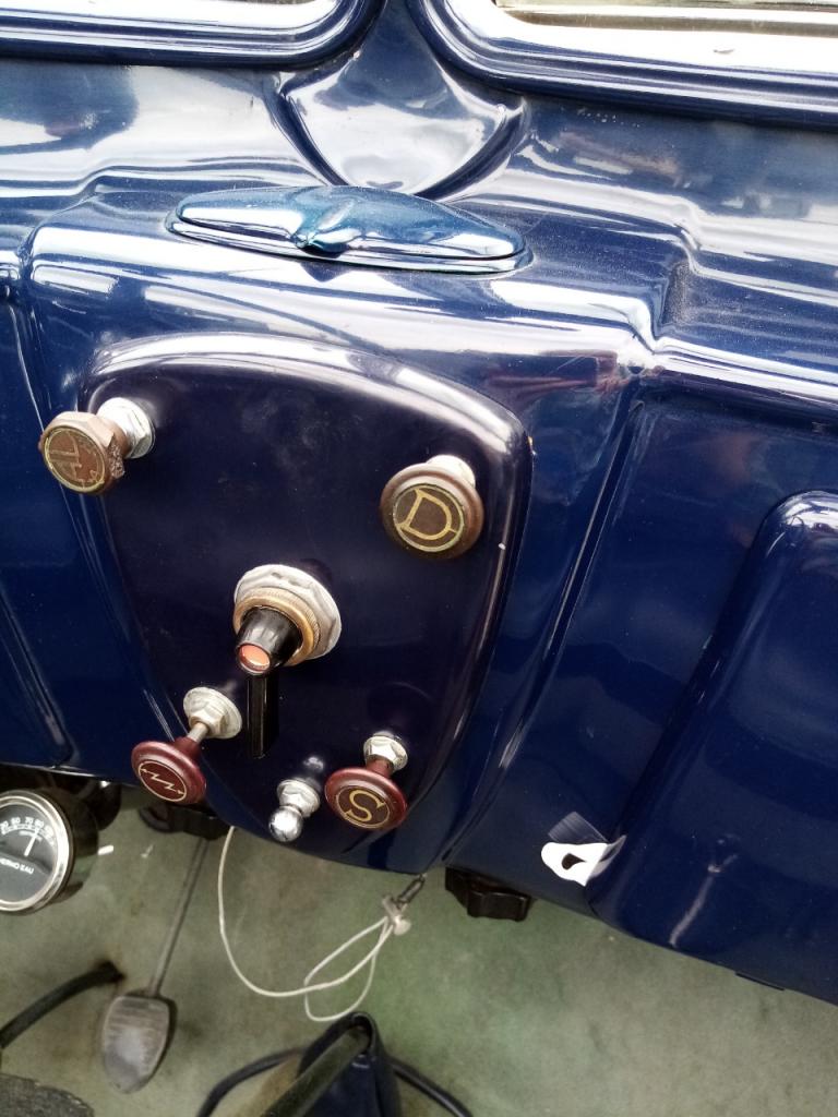 Tirette PEUGEOT 401 LesAnciennes.com