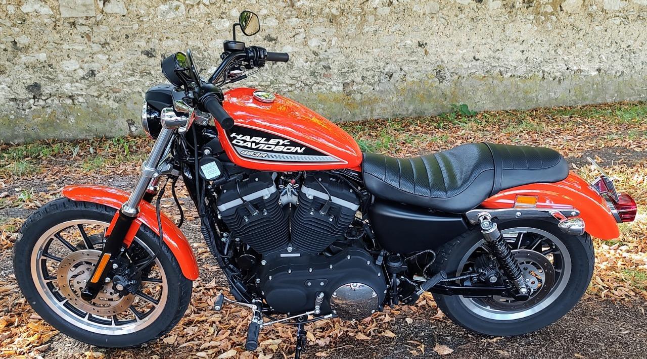 HARLEY DAVIDSON Sportster 883 R LesAnciennes.com