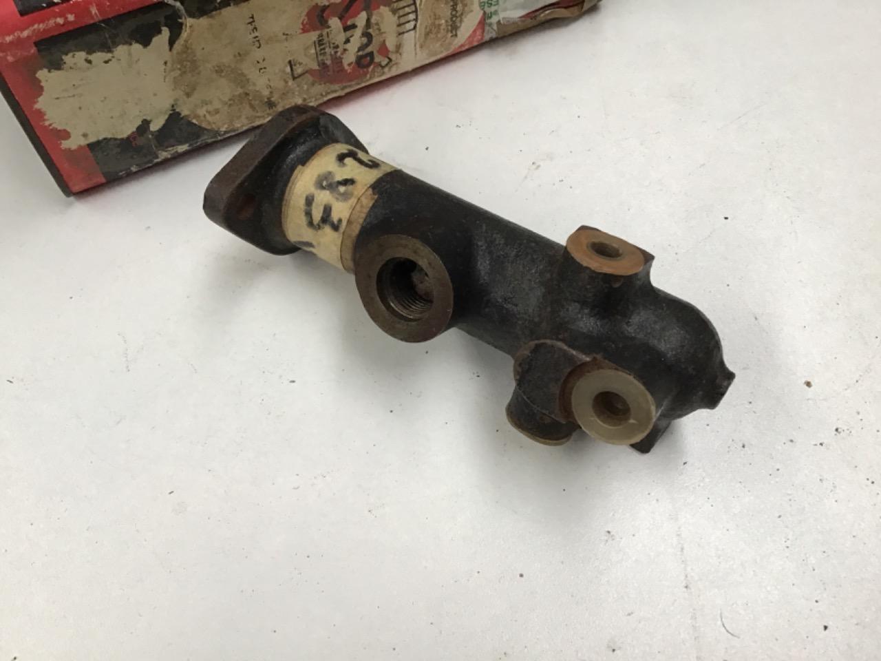 MAÎTRE CYLINDRE NEUF PEUGEOT 404 ESSENCE LesAnciennes.com