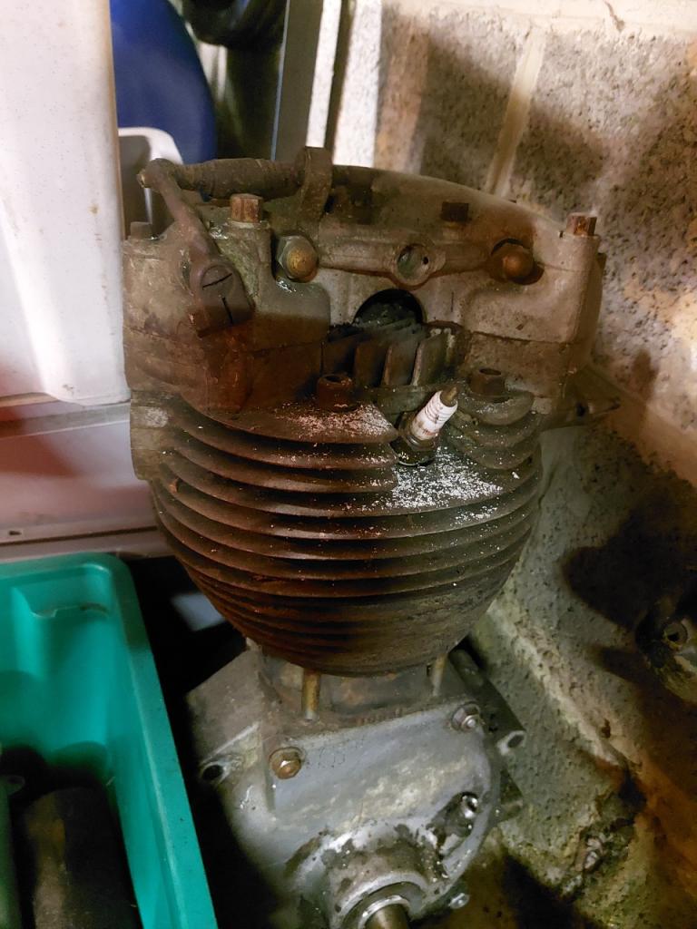 Pièces NORTON ES2, 16h, 50 a vendre en.lot. LesAnciennes.com