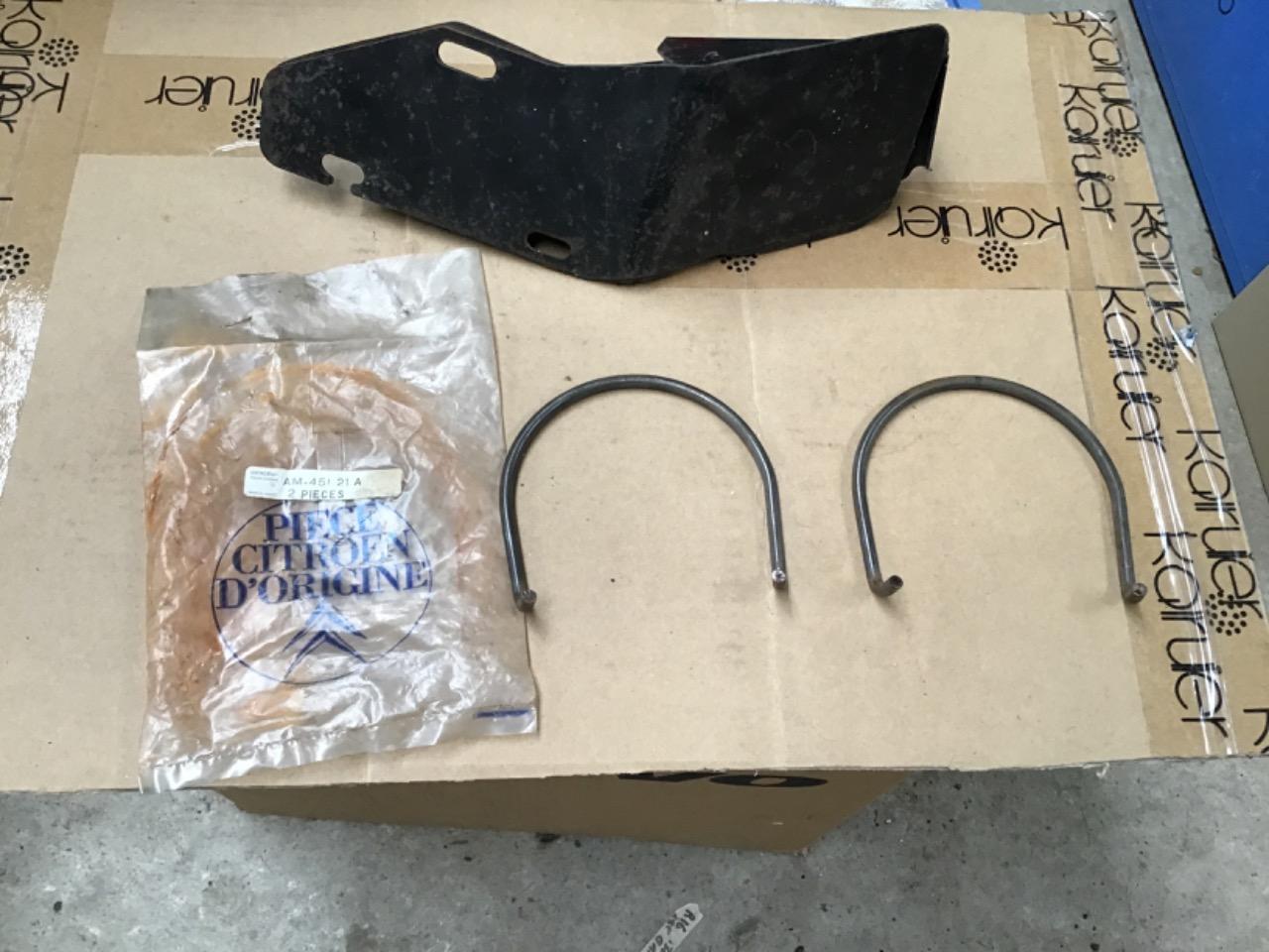 SUPPORT PARE CHOC FIXATION NEUFS CITROEN Ami 6 LesAnciennes.com