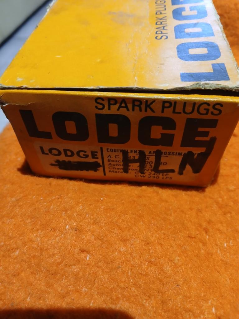 Boite GOLDEN LODGE tous tous LesAnciennes.com