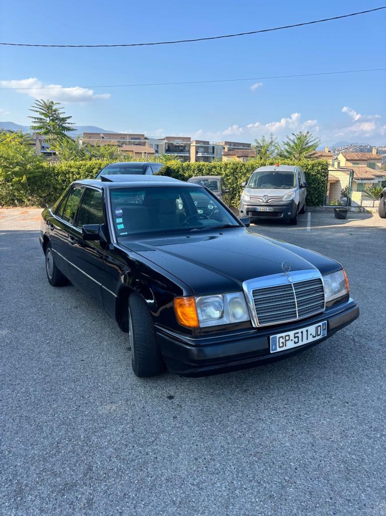 1991 Mercedes-Benz W124 200E LesAnciennes.com