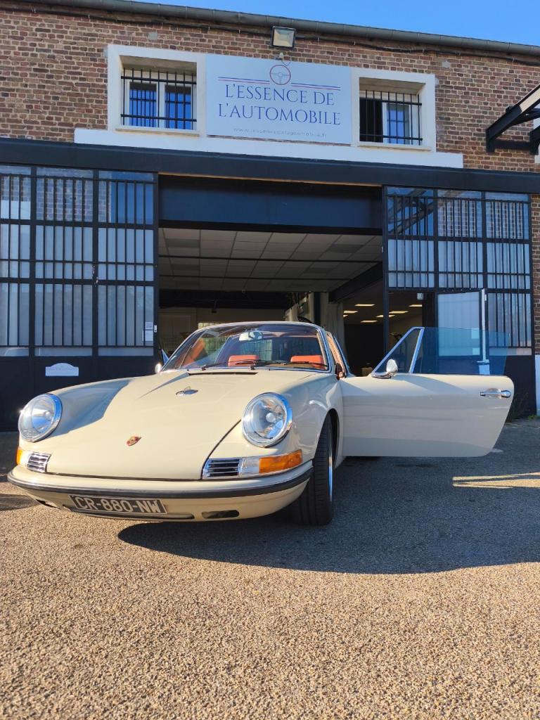 PORSCHE 911 TARGA 2.7 RESTOMOD - 1977 LesAnciennes.com