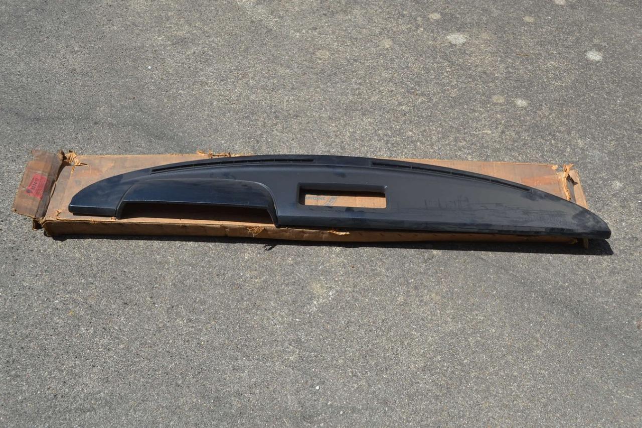 Casquette tableau de bord noire, PEUGEOT 504 neuve LesAnciennes.com