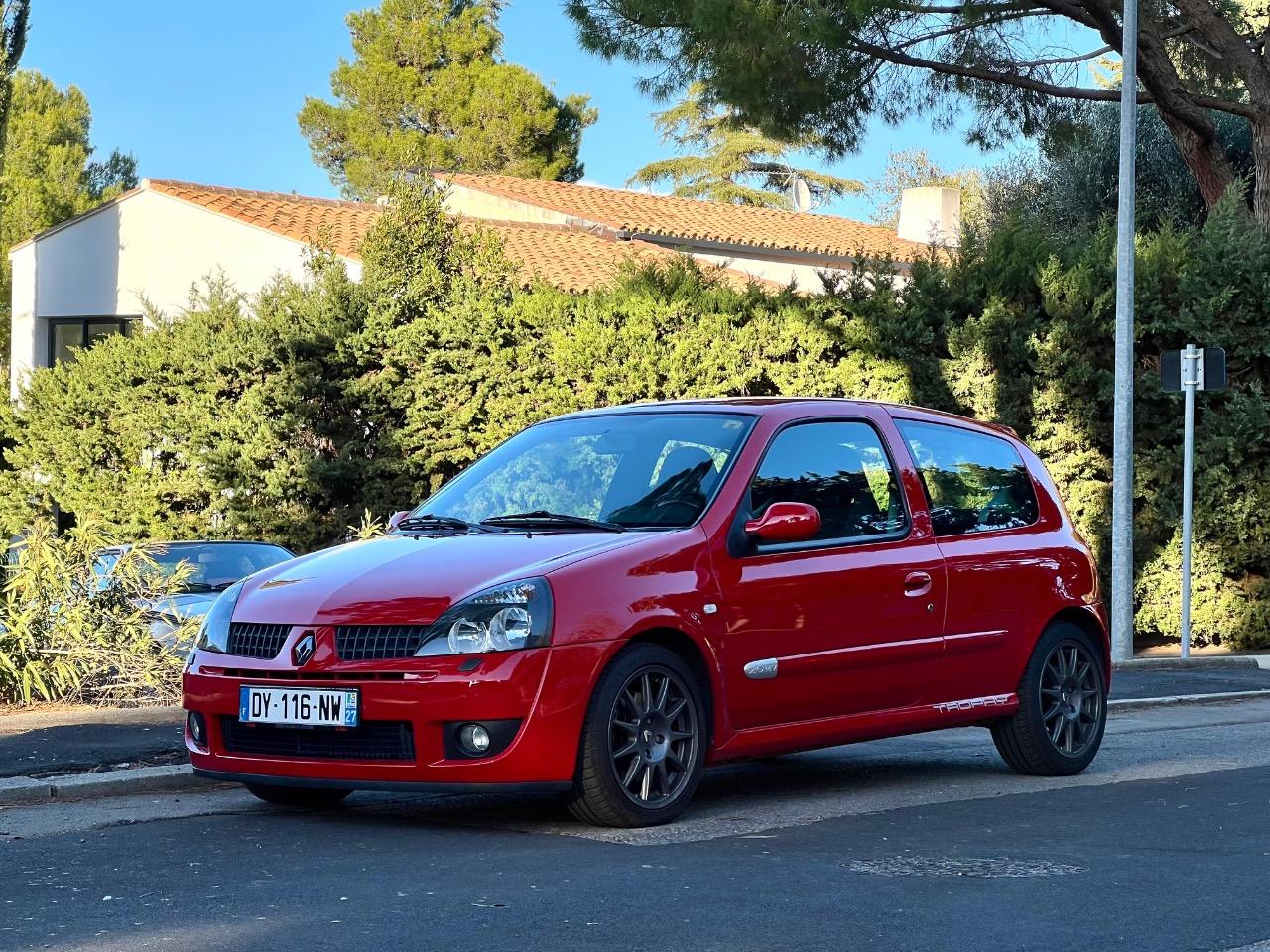 RENAULT Clio Clio 2 RS Trophy - 2005 LesAnciennes.com