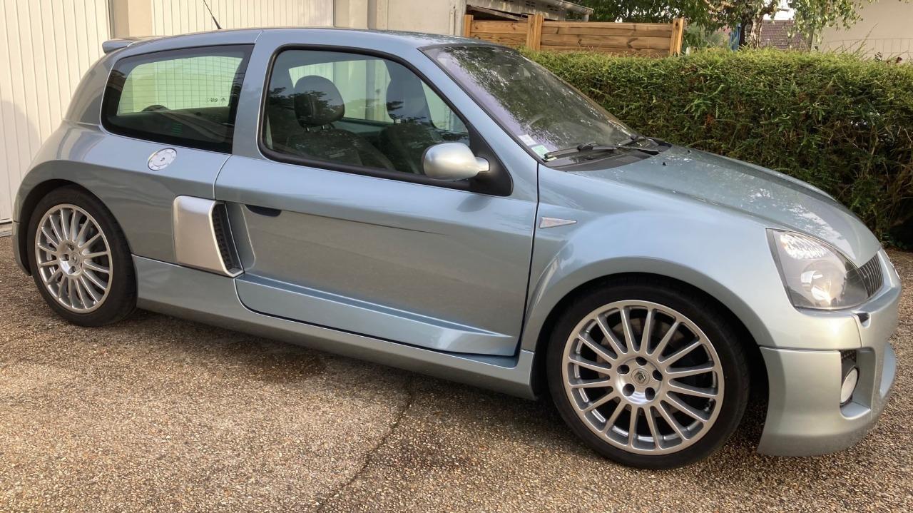 RENAULT Clio V6 PHASE 2 - 2004 LesAnciennes.com
