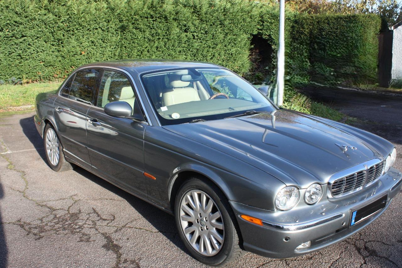 JAGUAR XJ8 X350-4.2L-304CH - 2004 LesAnciennes.com