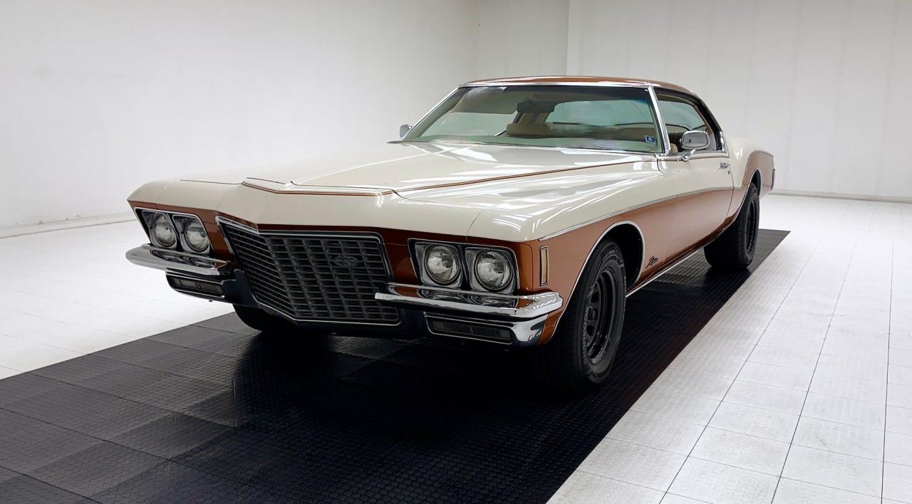 1972 Buick Riviera Hardtop LesAnciennes.com