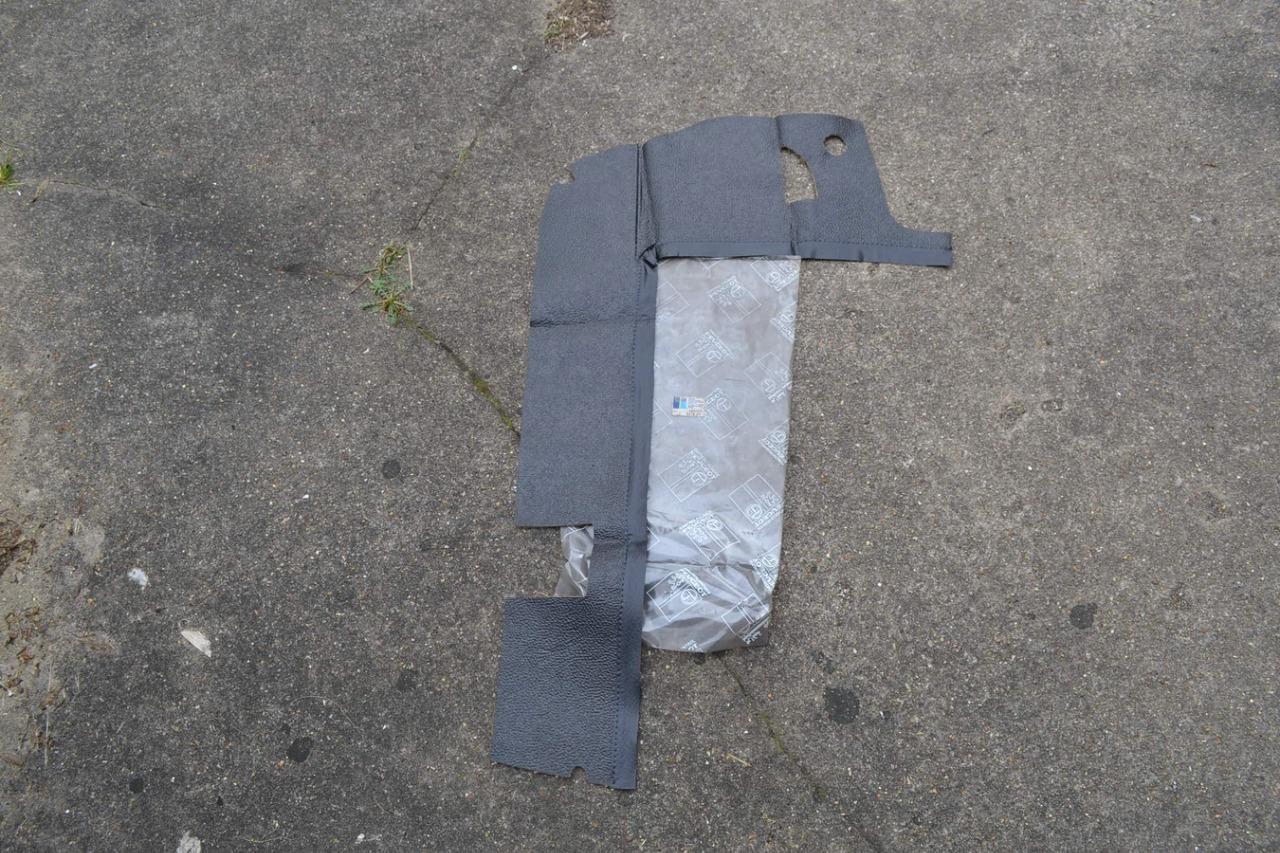 Habillage G auvent PEUGEOT 305 après 1983, neuf LesAnciennes.com