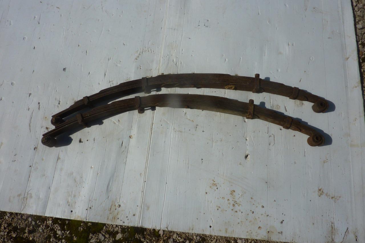 Paire de lames de ressorts SIMCA 8 LesAnciennes.com