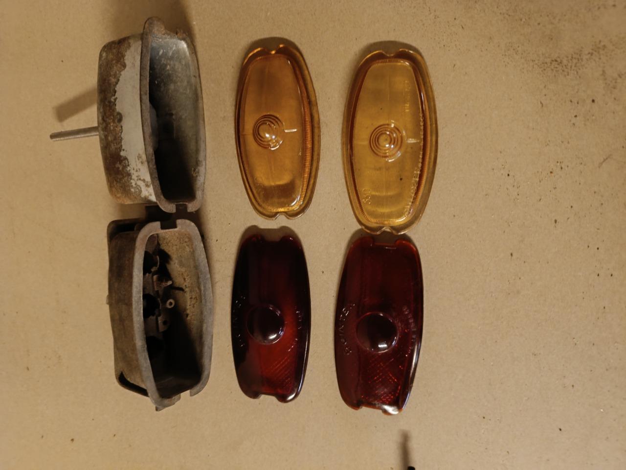 Feux arriéres verre LesAnciennes.com