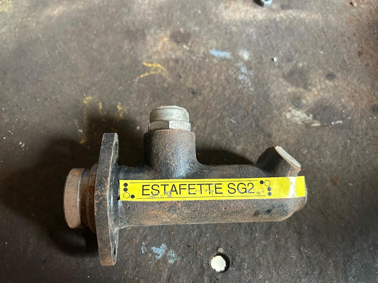 Maitre cylindre SAVIEM SG2 LesAnciennes.com