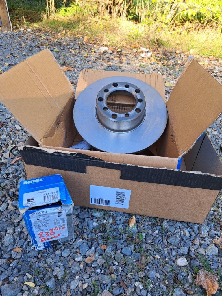 Disque MERCEDES 230 LesAnciennes.com