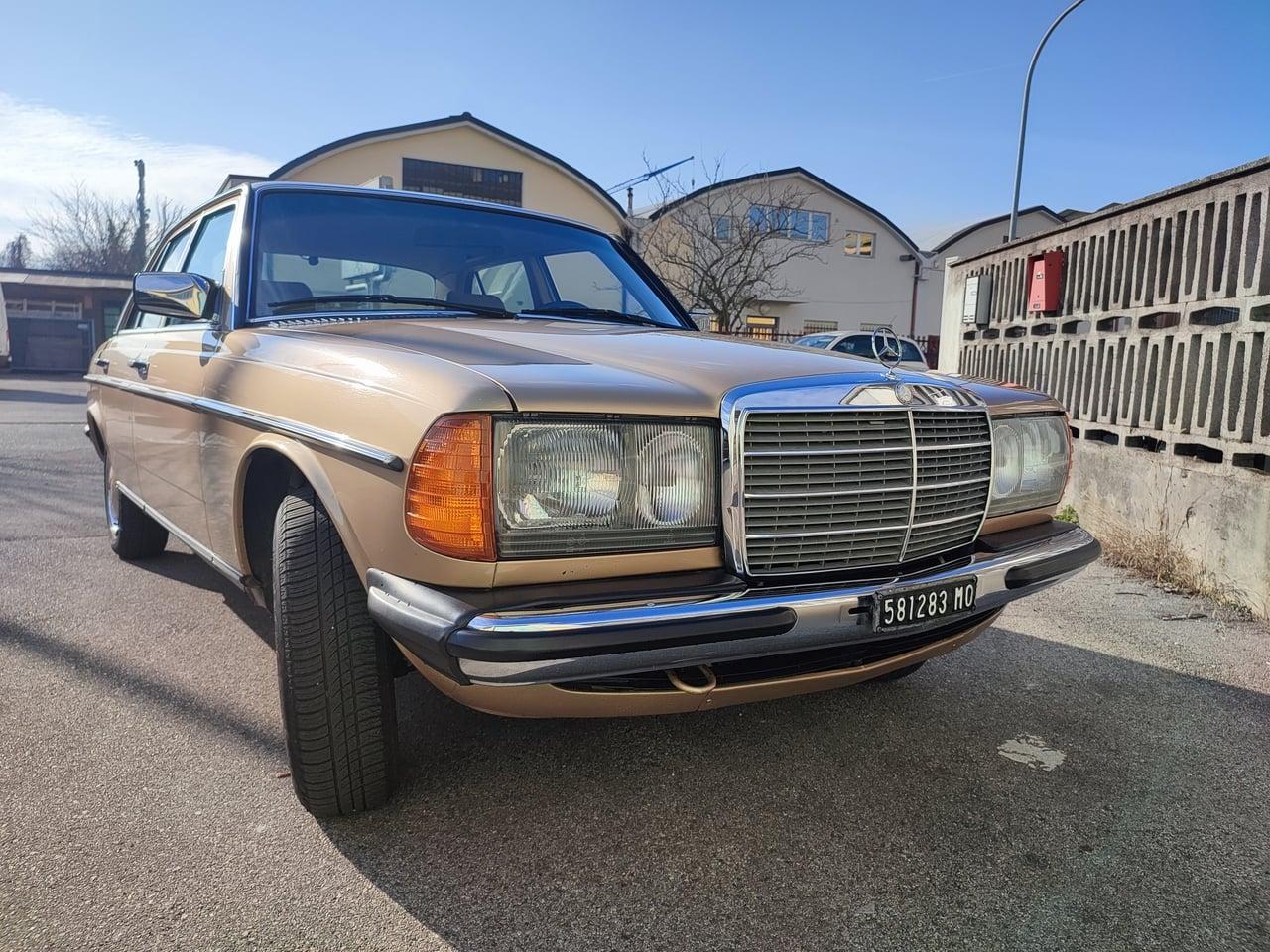 1983 Mercedes-Benz 240 D (W123) LesAnciennes.com