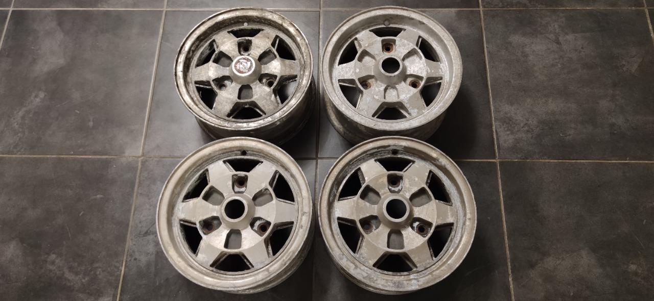 Jantes aluminium RENAULT 12 15 17 18 LesAnciennes.com