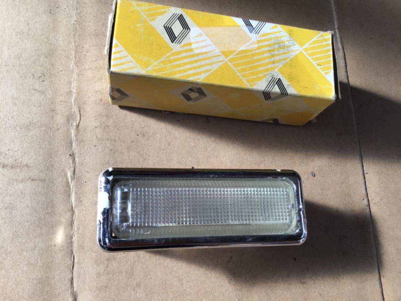 PLAFONNIER NEUF RENAULT 17 (R17) R15 FUEGO R20 LesAnciennes.com