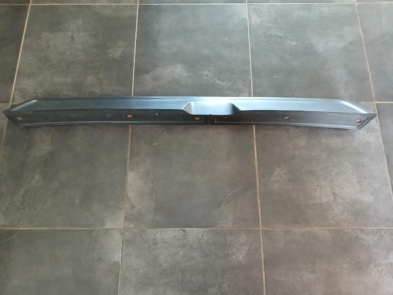 Béquet / aileron PEUGEOT 205 LesAnciennes.com