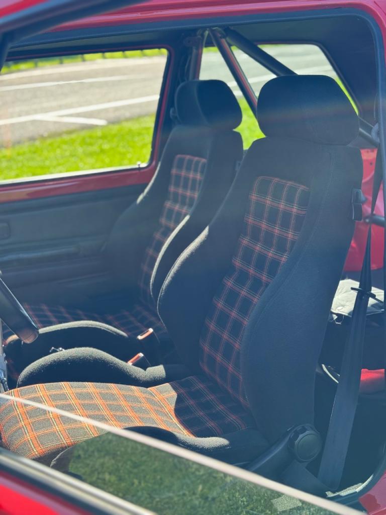 VOLKSWAGEN Golf GTI - 1983 LesAnciennes.com