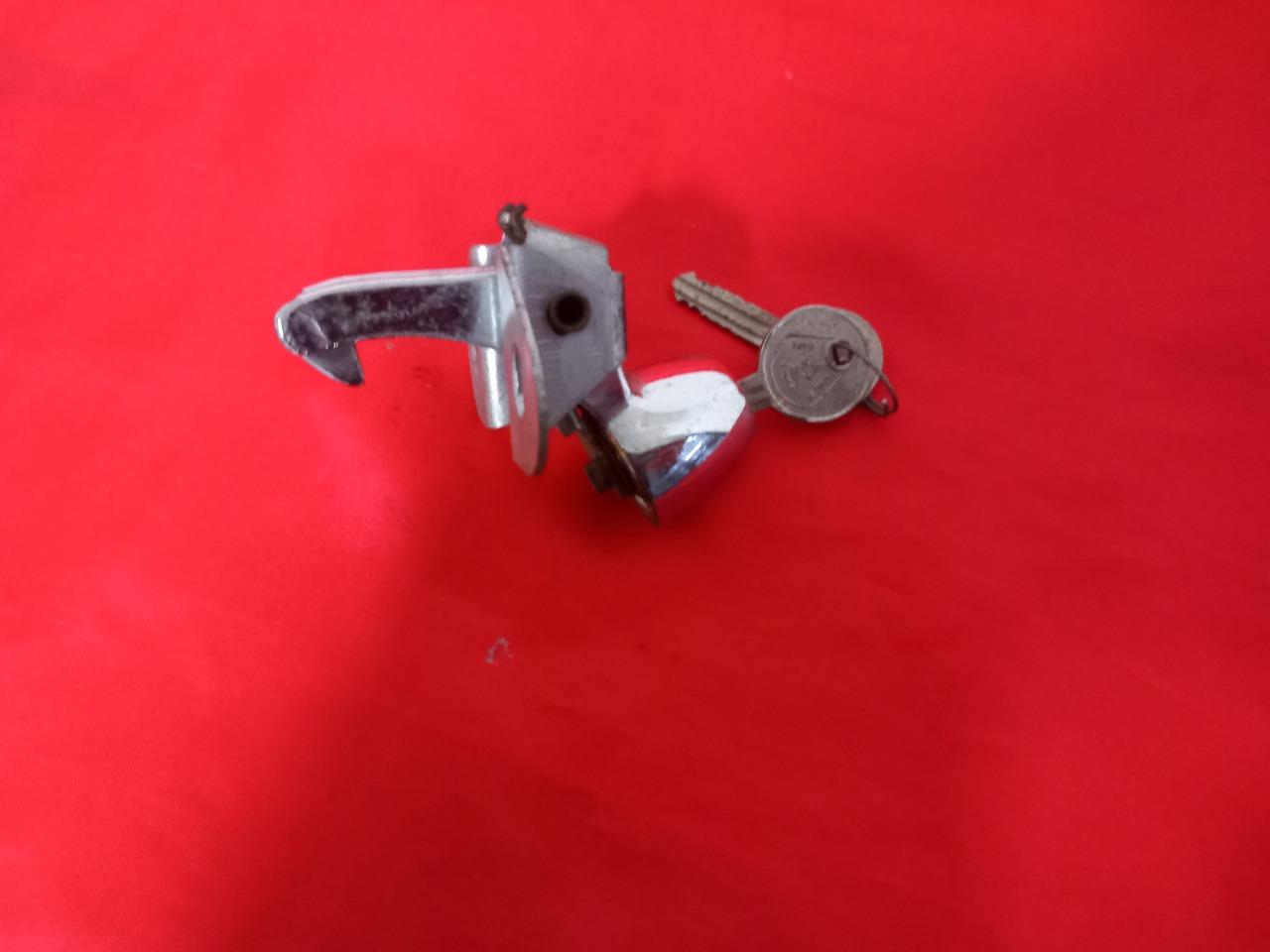 FIAT 850 siata spring ressort de fermeture du coff LesAnciennes.com