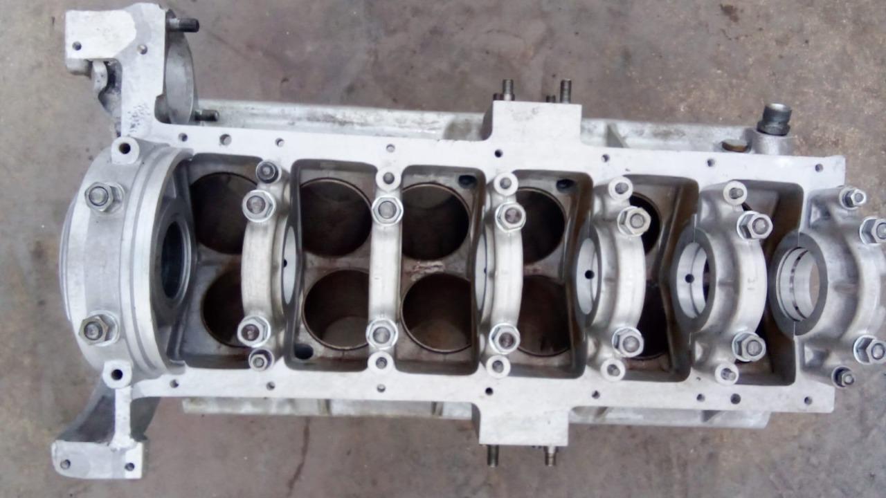 Bloc moteur Ferrari 365 GTC4 LesAnciennes.com