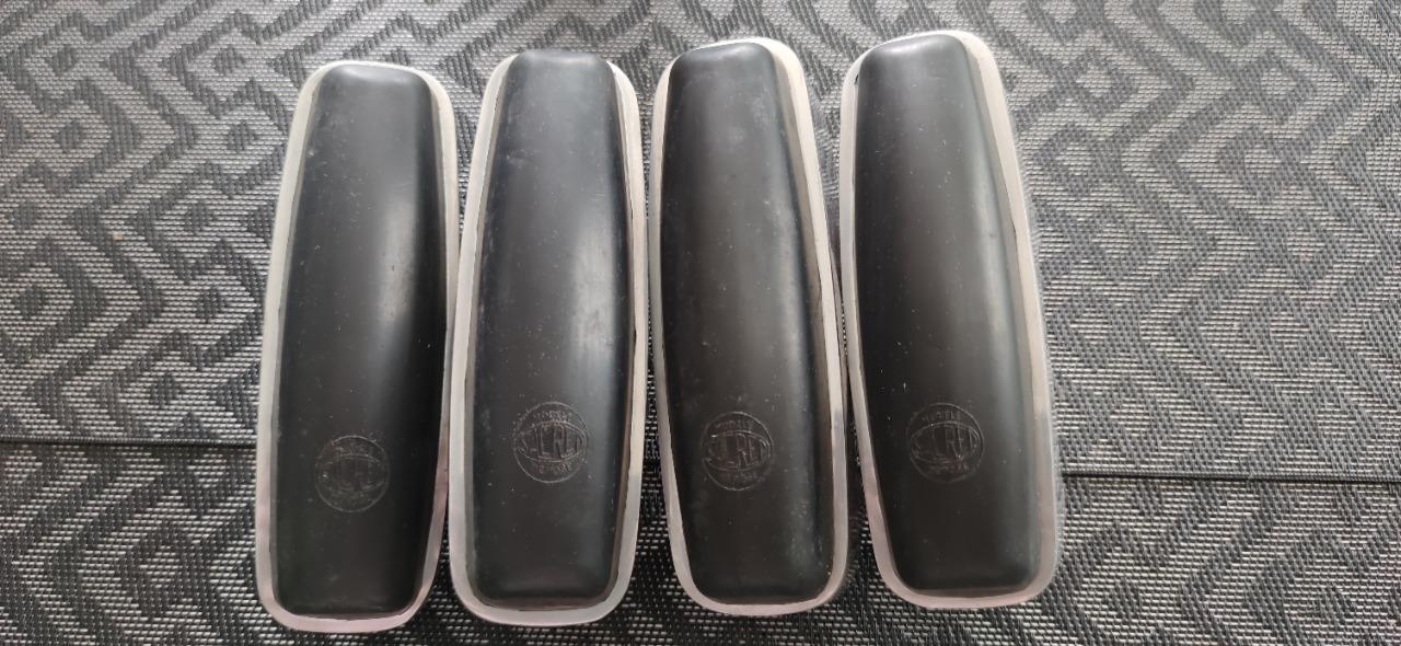 Butoirs pare chocs PEUGEOT 204 1 er modèle LesAnciennes.com
