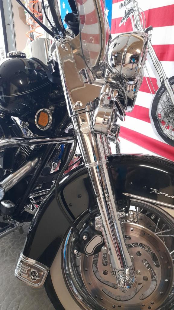 HARLEY DAVIDSON FLH ROAD KING CLASSIC LesAnciennes.com