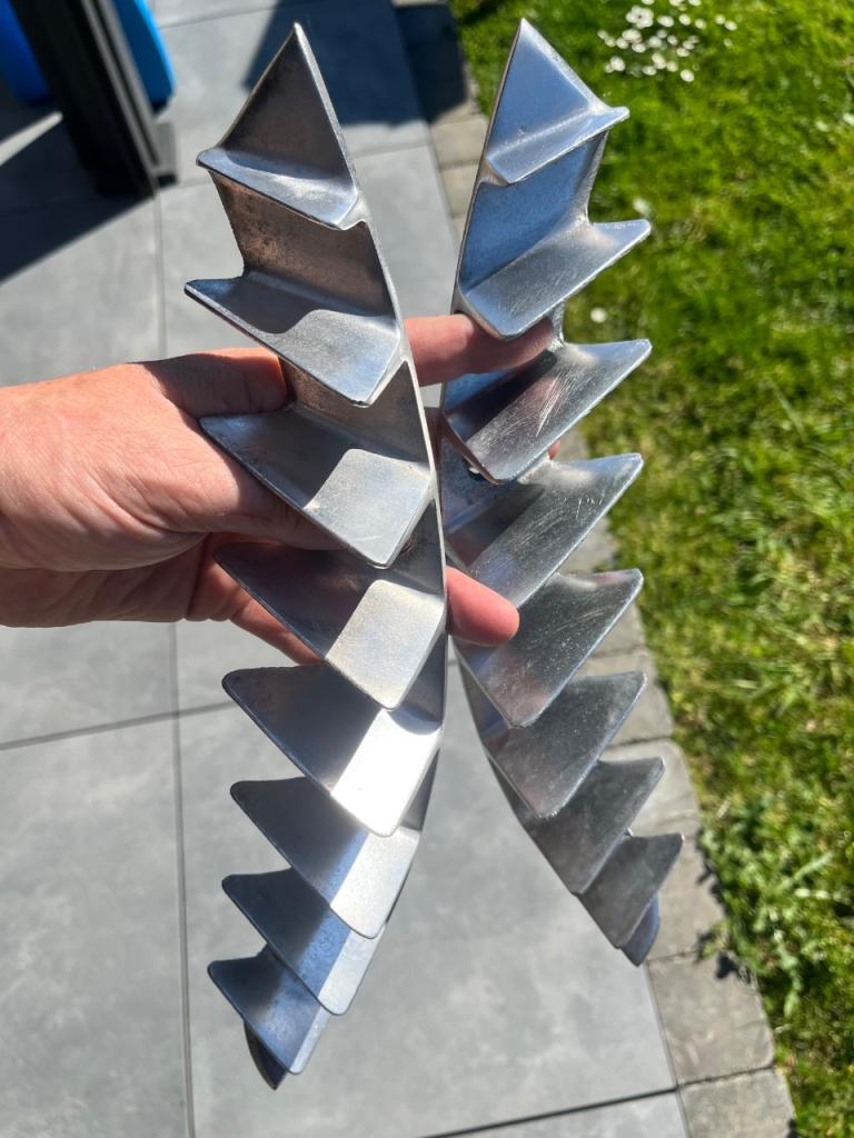 Robri aile arrière gauche et droite 4cv ailettes LesAnciennes.com