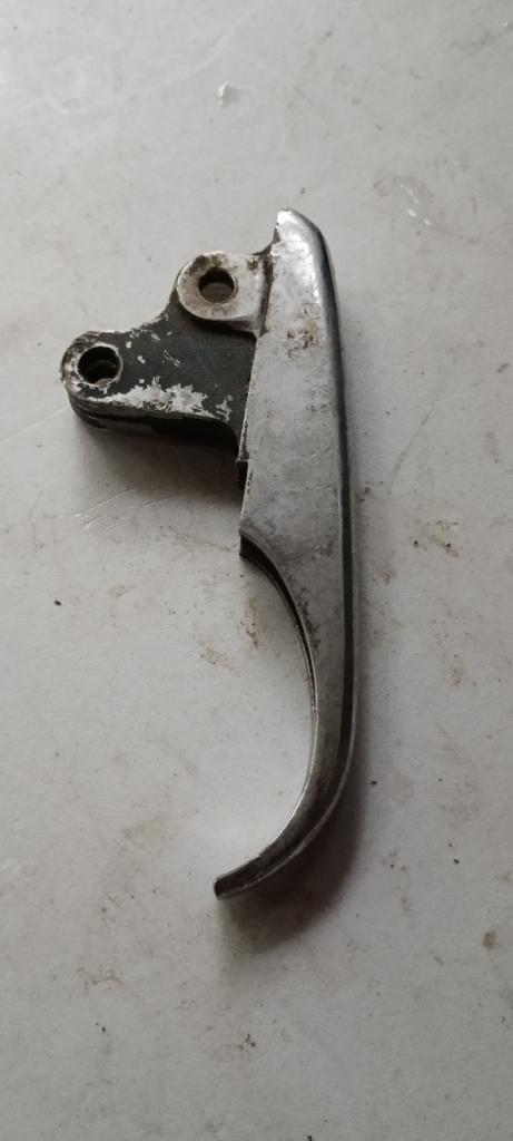 Poignée de capot RENAULT 4CV LesAnciennes.com