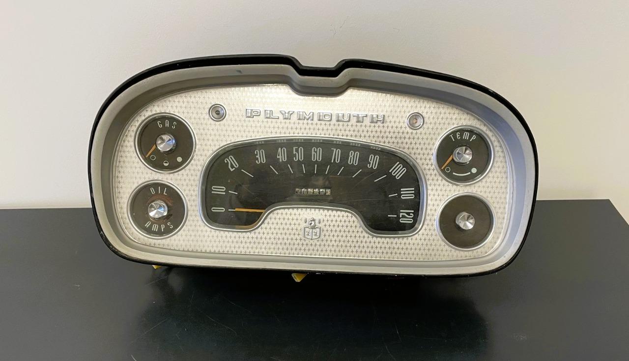 Ensemble compteur 120 miles Plymouth belvédère LesAnciennes.com