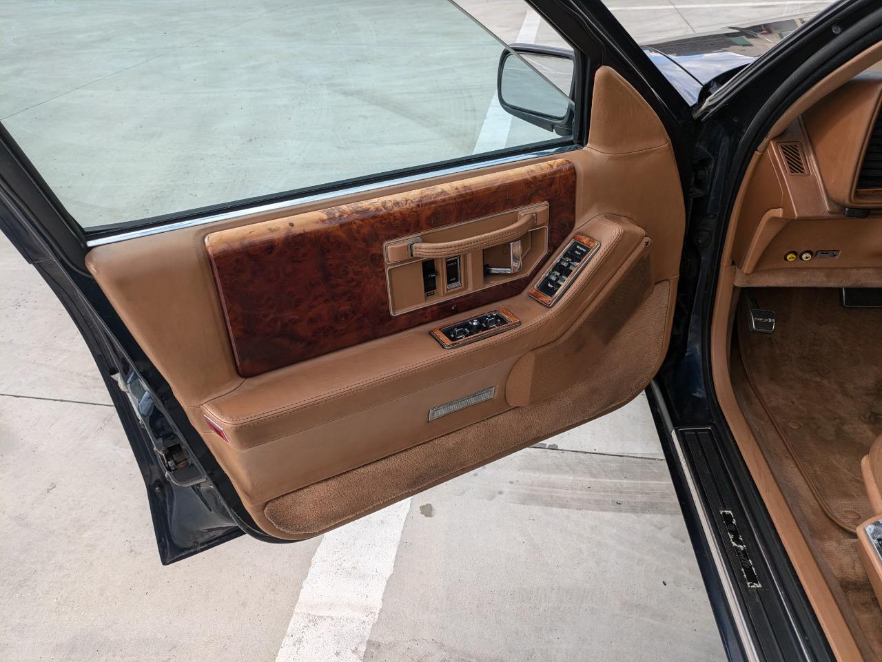 CADILLAC Seville STS berline - 1989 LesAnciennes.com