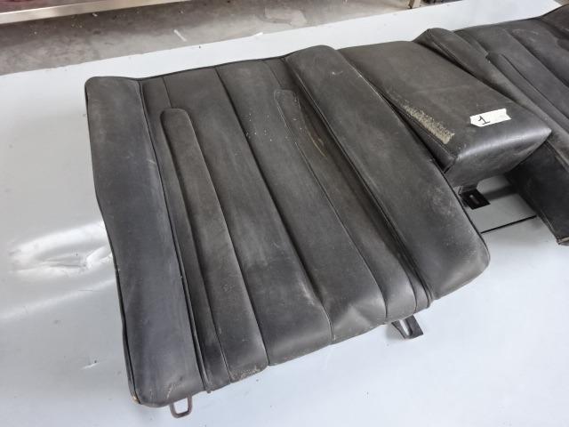 Sièges arrière pour Ferrari 400 LesAnciennes.com