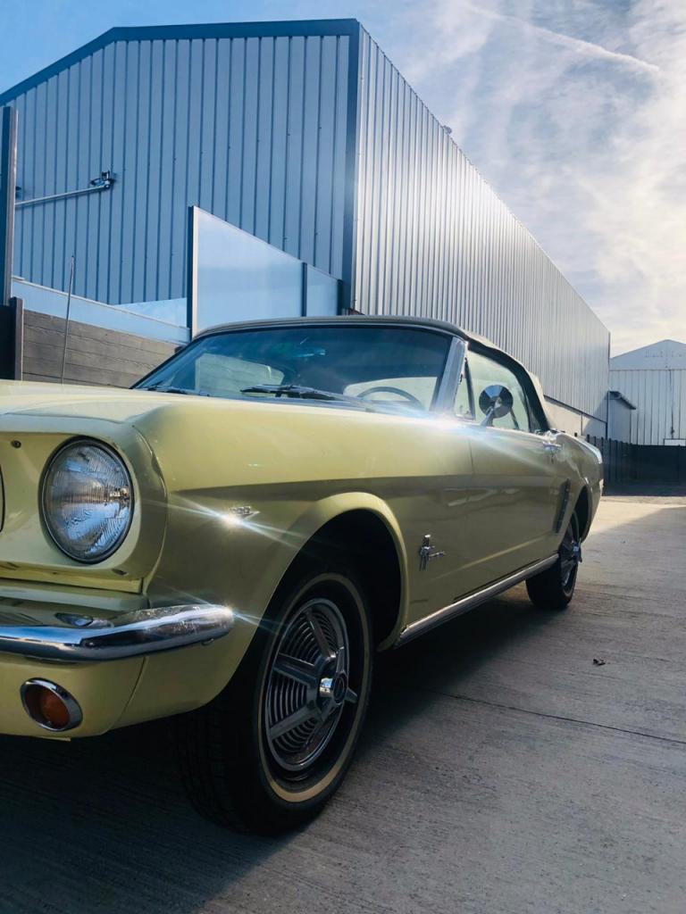 FORD Mustang cabriolet - 1965 LesAnciennes.com