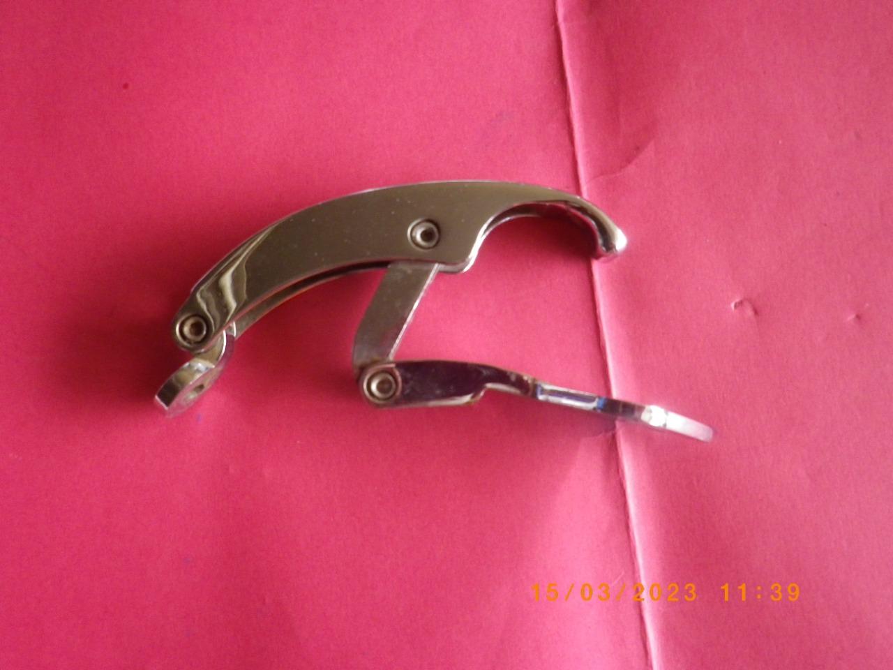 Verrouillage vitre DIVERS LesAnciennes.com