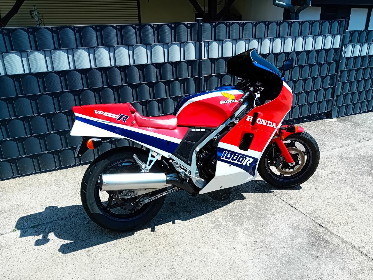 HONDA VF 1000 R - 1984 LesAnciennes.com