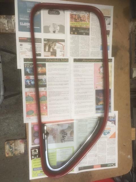 Cadre vitrage AVG VOLVO PV544 LesAnciennes.com