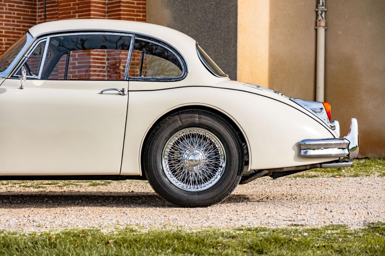 JAGUAR XK150 coupe - 1959 LesAnciennes.com