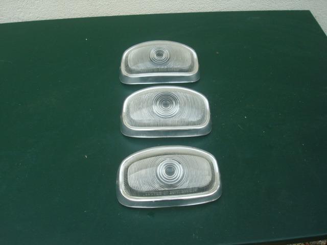 Cabochon PEUGEOT 404 berline LesAnciennes.com